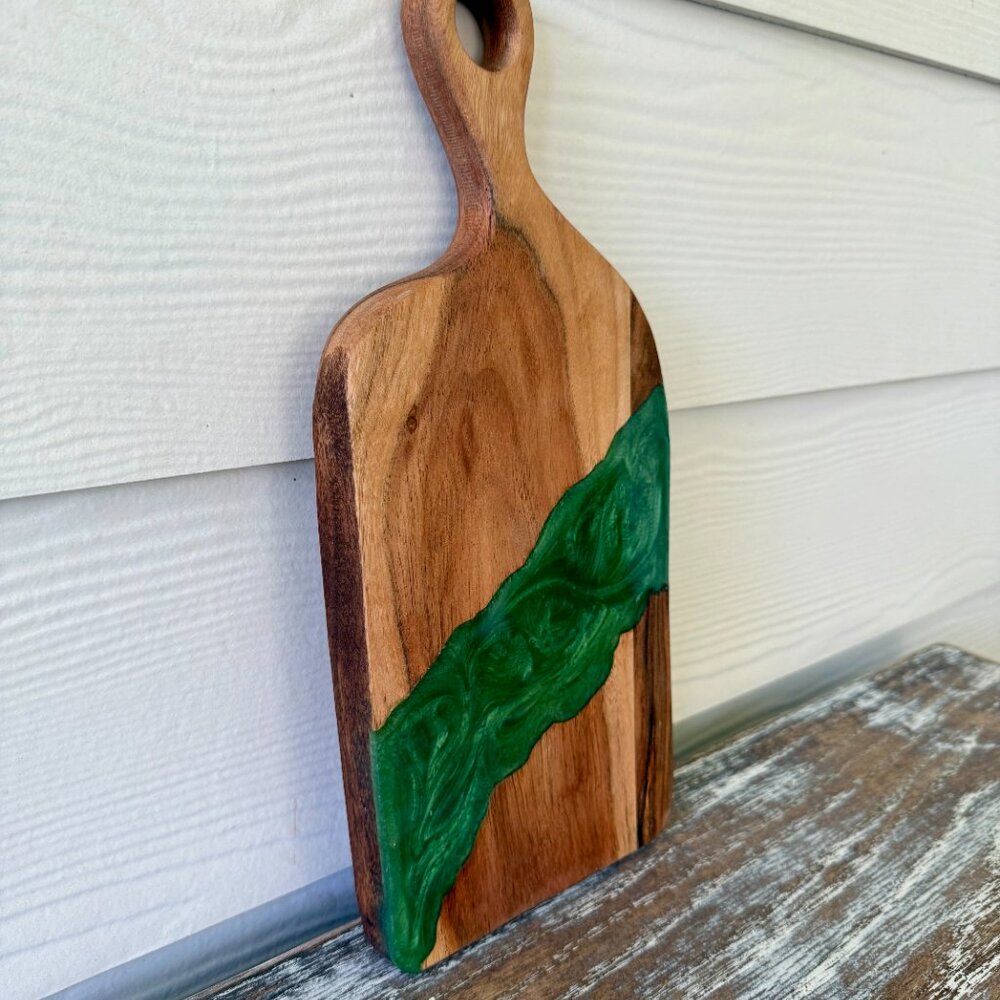 Emerald Green Resin River Wooden Cutting Board Charcuterie Board with Handle - Picture 3 of 6